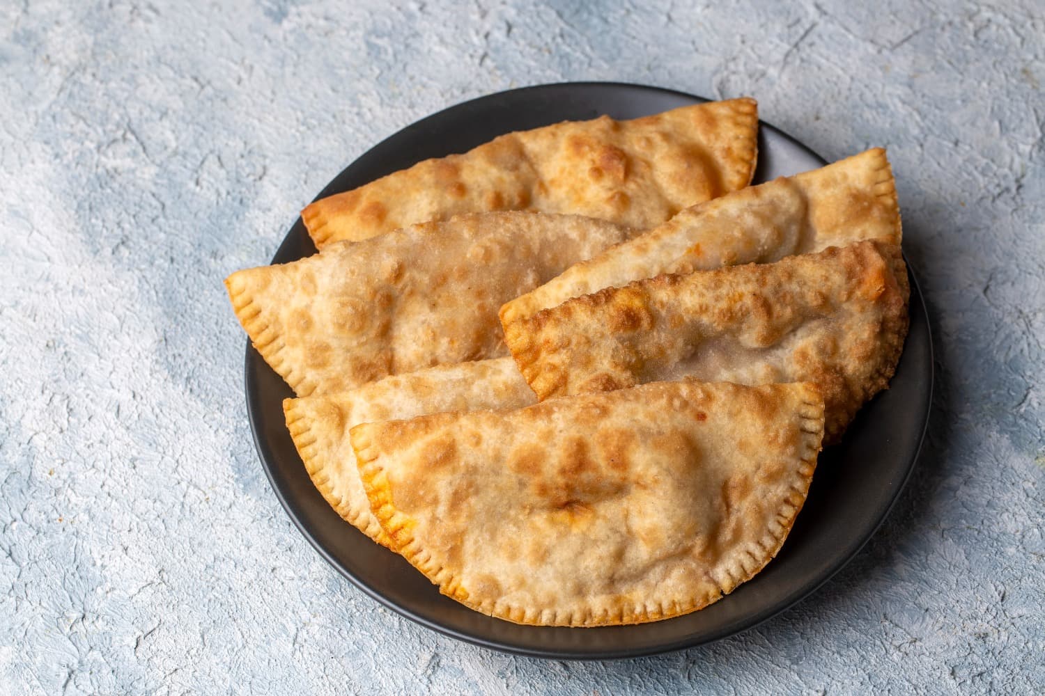 Kıymalı Çiğ Börek Tarifi - Orijinal ve Lezzetli