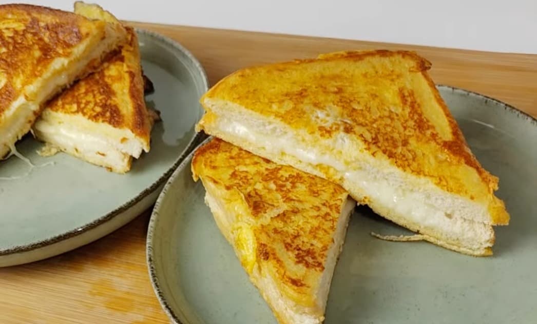 Tavada Yumurtalı Kaşarlı Kahvaltılık Tost Tarifi